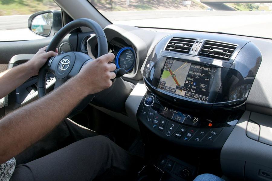  Toyota RAV4 EV 2012 года  (фото 81 из 107)